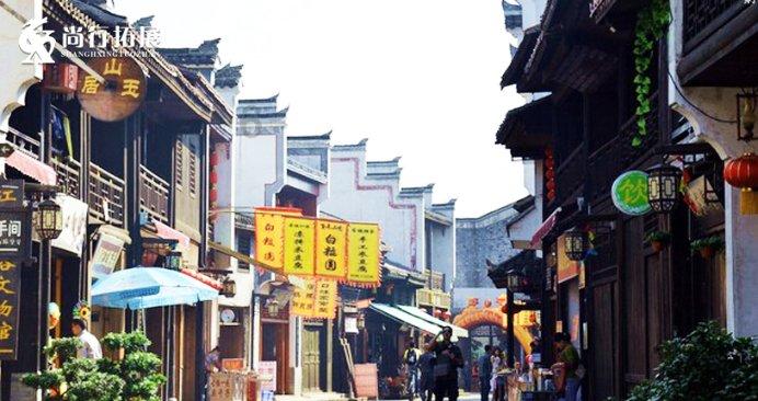 1977年，宋任穷待业时，接到任命，犹豫去不去上任，征求他人意见